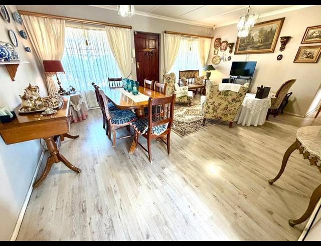 2 BEDROOM TOWNHOUSE FOR SALE IN SCOTTSVILLE EXT